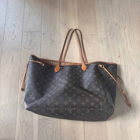 Louis Vuitton Handbags - Louis Vuitton GM Neverfull